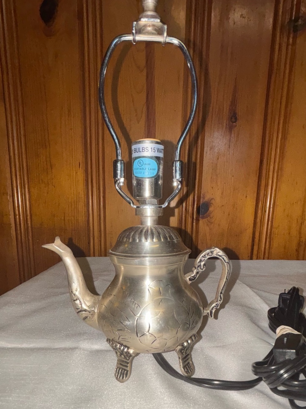 Vintage-Style Silver Teapot Table Lamp - Silver Made in India
